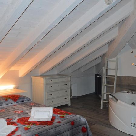 White Suite - Jacuzzi, Swimming Pool & Lake View Lezzeno Extérieur photo