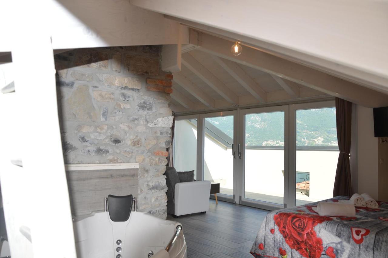 White Suite - Jacuzzi, Swimming Pool & Lake View Lezzeno Extérieur photo